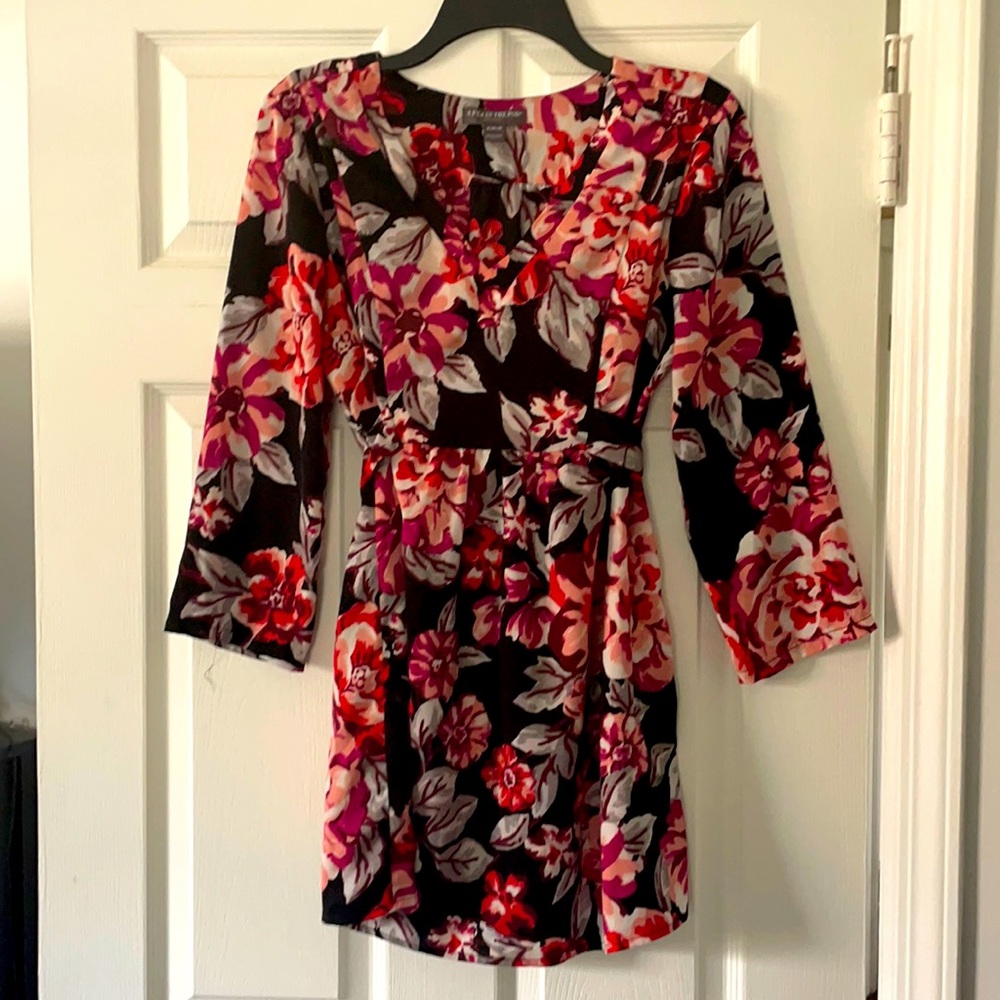 Floral maternity shirt. Size M